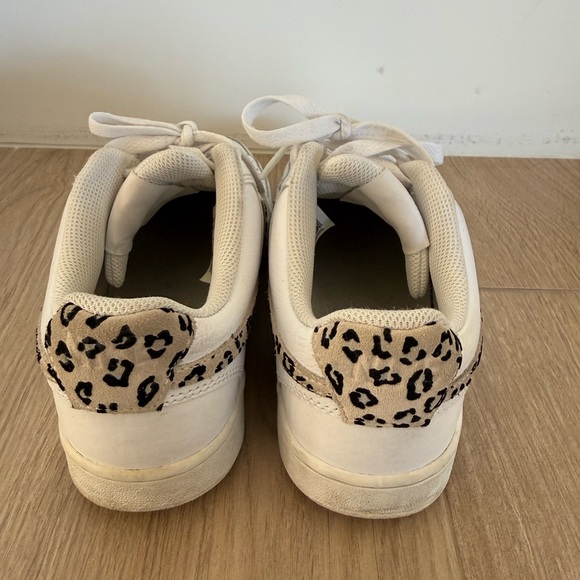 Nike - Picture 4 of 5